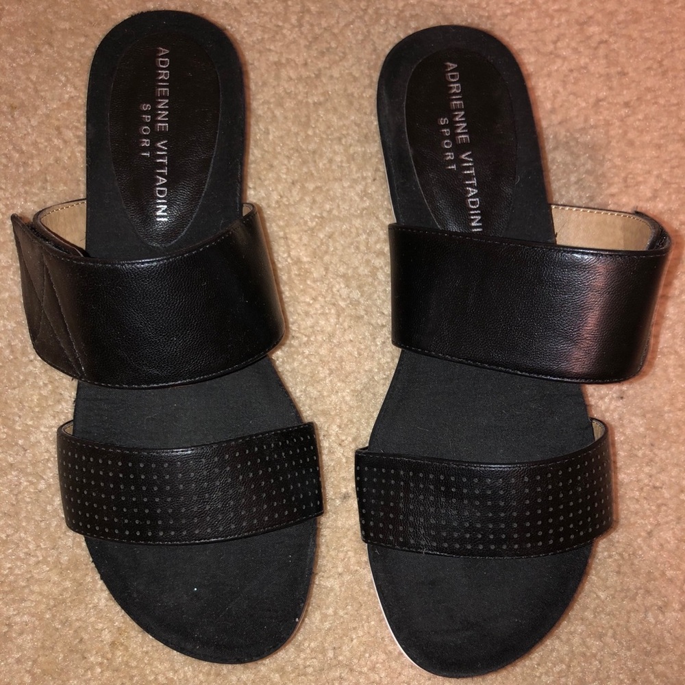 Adrienne Vittadini Black Slip On Sandals Size 8M